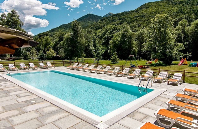 Herrliche Wohnung für 4 Leute mit W-LAN, Pool, TV, Balkon und Parkplatz