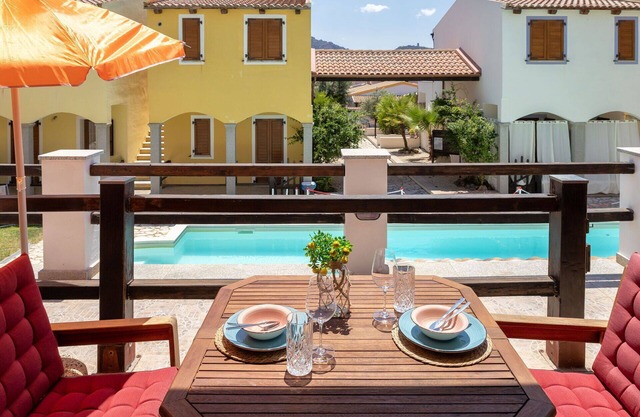 Schöne Wohnung mit Klimaanlage, Pool, TV, Terrasse, Haustiere erlaubt und Parkplatz