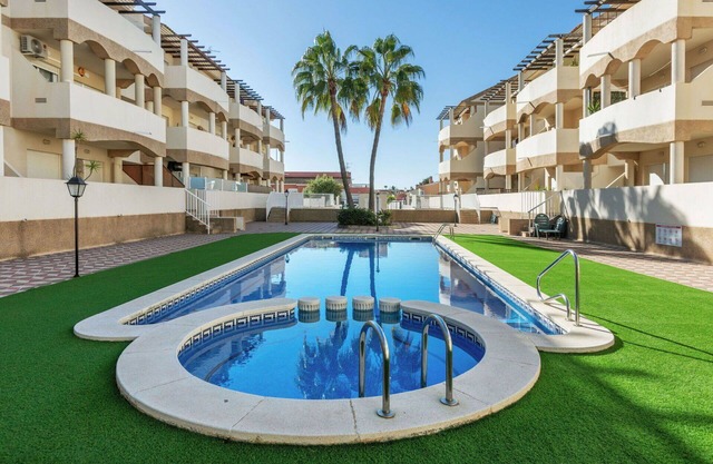 Schöne Wohnung für 4 Personen mit Pool, Klimaanlage, TV, Innenhof, Haustiere erlaubt und Parkplatz