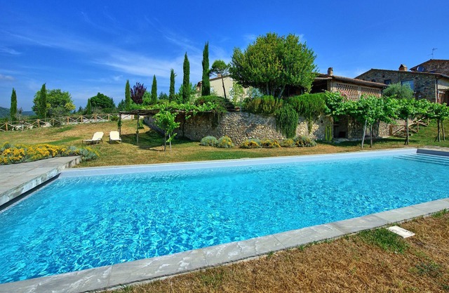 Schöne Wohnung für 4 Leute mit Pool, W-LAN, TV, Panoramablick und Parkplatz