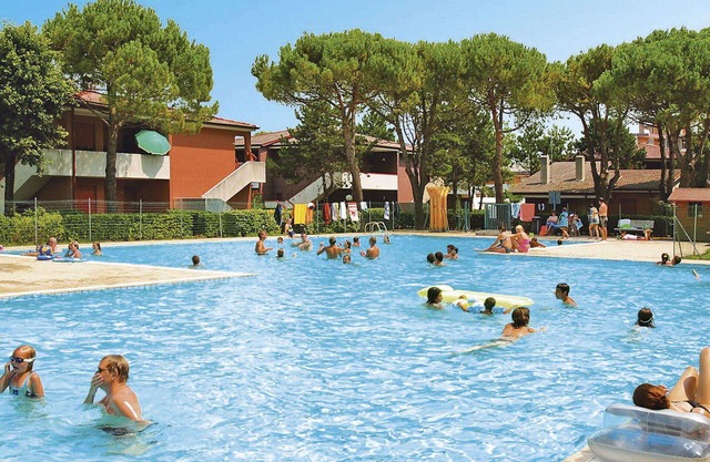 Angenehme Wohnung für 4 Gäste mit Klimaanlage, Pool, TV, Terrasse, Haustiere erlaubt und Parkplatz