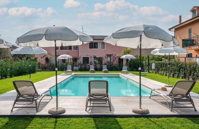 Gemütliche Wohnung für 4 Personen mit W-LAN, Pool, Klimaanlage, TV, Terrasse und Parkplatz