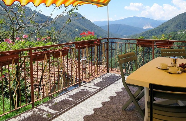 Gemütliche Wohnung für 4 Personen mit TV und Balkon