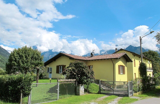 Angenehme Wohnung für 4 Gäste mit W-LAN, TV, Innenhof, Haustiere erlaubt und Parkplatz