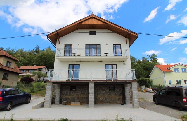 Angenehme Wohnung für 5 Leute mit W-LAN, Pool, TV, Innenhof, Haustiere erlaubt und Parkplatz