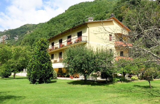 Herrliche Wohnung für 5 Leute mit Pool, W-LAN, TV, Innenhof und Parkplatz