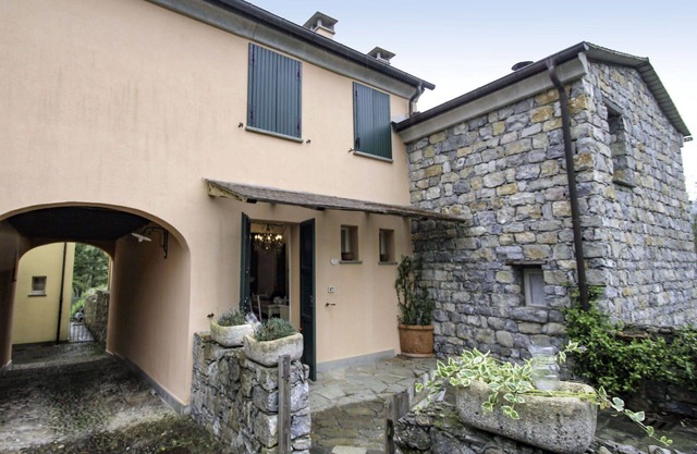 Herrliche Wohnung für 5 Leute mit Pool, TV, Innenhof und Parkplatz