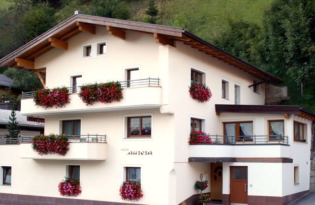 Angenehme Wohnung für 5 Personen mit W-LAN, TV, Terrasse und Parkplatz