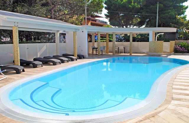 Angenehme Wohnung mit Klimaanlage, Pool, W-LAN, TV, Balkon, Haustiere erlaubt und Parkplatz