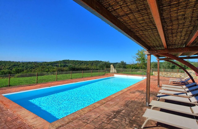 Schöne Wohnung für 5 Personen mit Klimaanlage, Pool, TV, Panoramablick und Parkplatz, bei Siena
