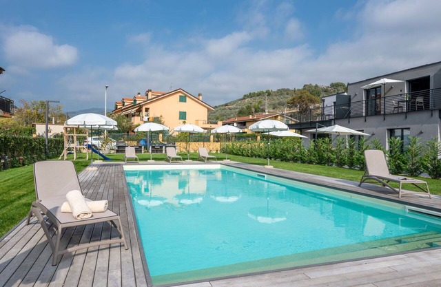 Angenehme Wohnung mit W-LAN, Pool, Klimaanlage, TV, Terrasse, Haustiere erlaubt und Parkplatz