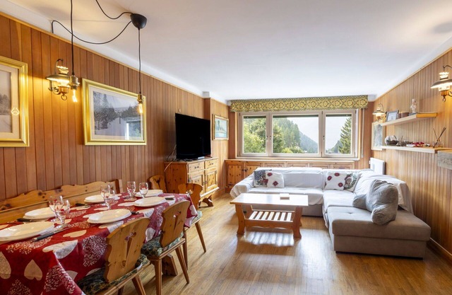 Acogedor apartamento para 6 personas con WIFI, TV, balcón y aparcamiento