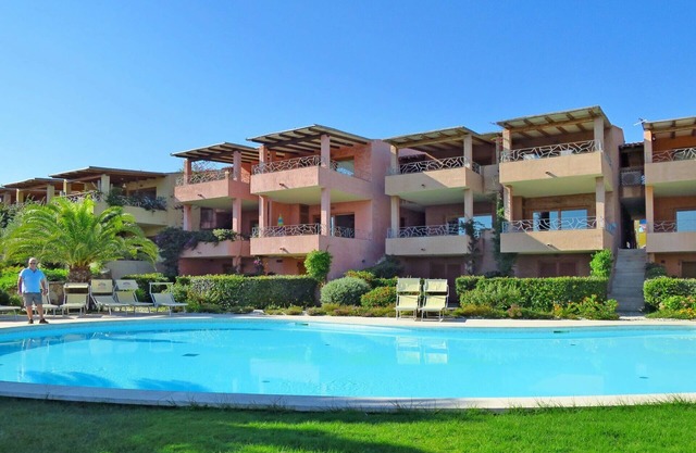 Nice apartment for 6 people with WIFI, pool, A/C, terrace, pets allowed and parking