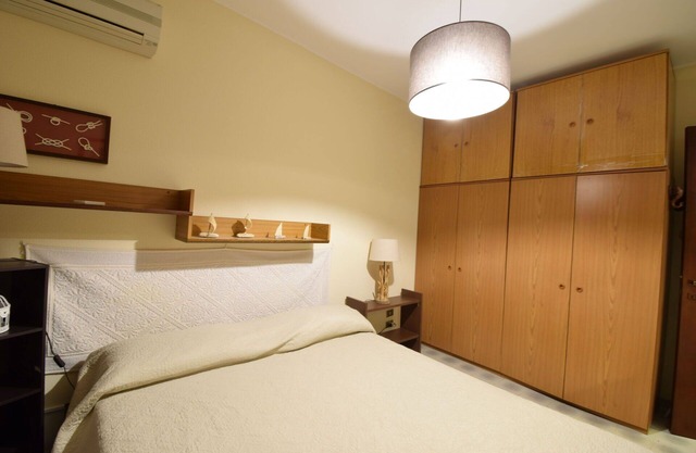 Schöne Wohnung für 6 Leute mit Klimaanlage, TV, Haustiere erlaubt und Parkplatz