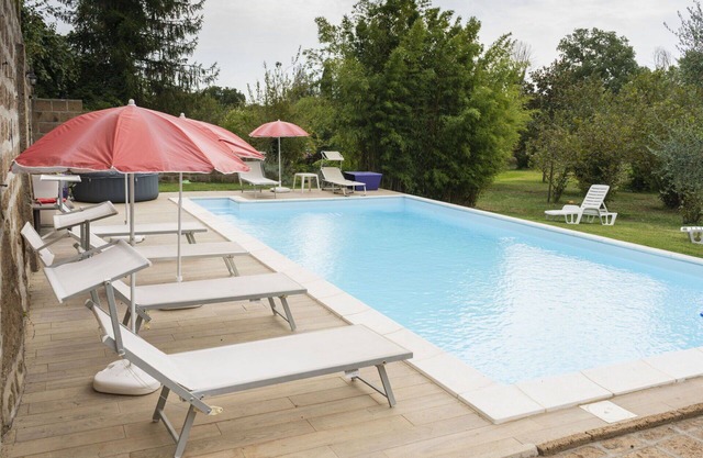Herrliche Wohnung für 9 Gäste mit W-LAN, Pool, TV, Haustiere erlaubt und Parkplatz