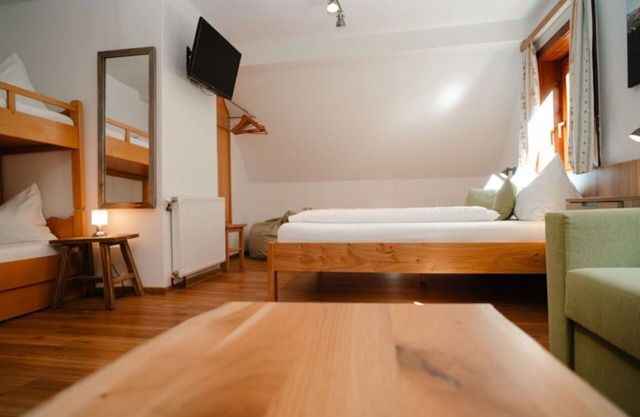Gemütliche Wohnung für 6 Personen mit W-LAN, TV, Innenhof, Haustiere erlaubt und Parkplatz