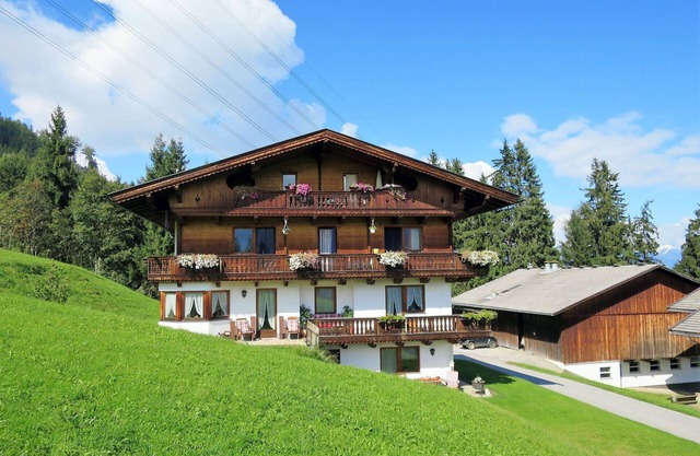 Schöne Wohnung für 11 Personen mit W-LAN, TV, Balkon und Parkplatz