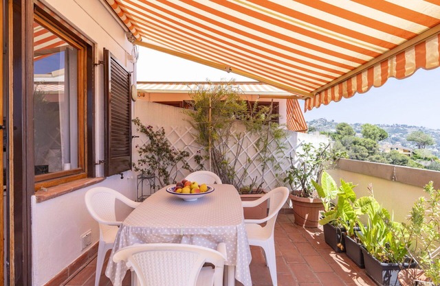 Angenehme Wohnung mit Klimaanlage, Pool, W-LAN, Terrasse, Haustiere erlaubt und Parkplatz