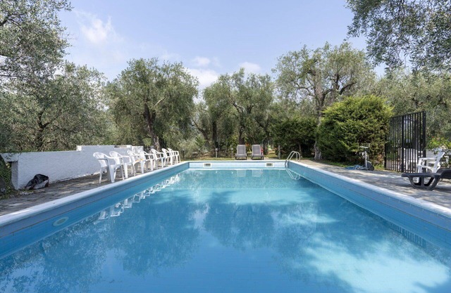 Herrliche Wohnung mit Pool, W-LAN, Balkon, Haustiere erlaubt, Panoramablick und Parkplatz