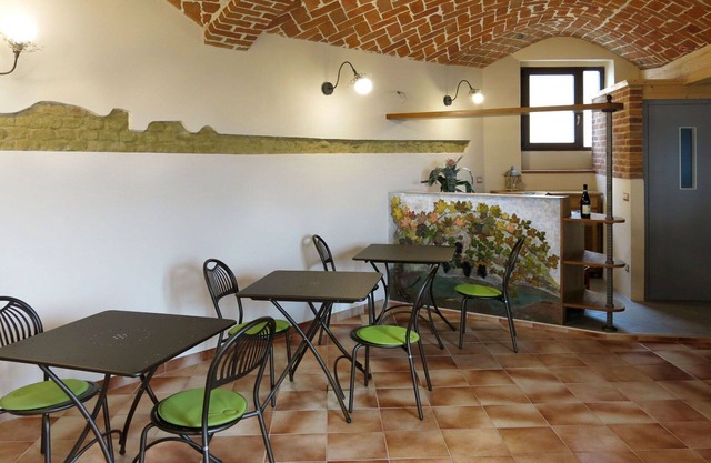 Schöne Wohnung für 9 Gäste mit W-LAN, Pool, TV, Innenhof, Haustiere erlaubt und Parkplatz