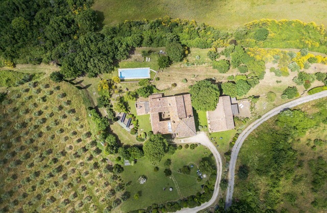 Angenehme Wohnung mit Klimaanlage, Pool, W-LAN, TV, Balkon, Panoramablick und Parkplatz