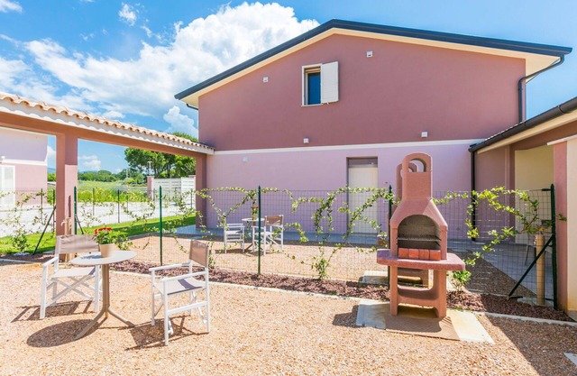 Herrliche Wohnung mit W-LAN, privatem Pool, Klimaanlage, TV, Terrasse, Haustiere erlaubt, Parkplatz