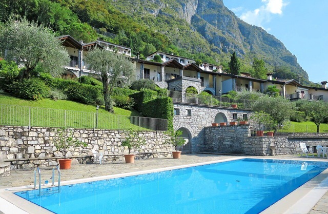 Herrliche Wohnung für 4 Leute mit Pool, W-LAN, TV, Terrasse, Haustiere erlaubt und Parkplatz