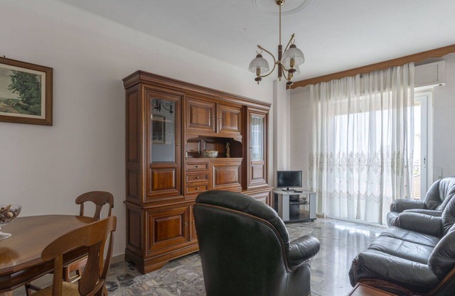 Herrliche Wohnung für 5 Personen mit W-LAN, TV, Balkon, Haustiere erlaubt und Parkplatz