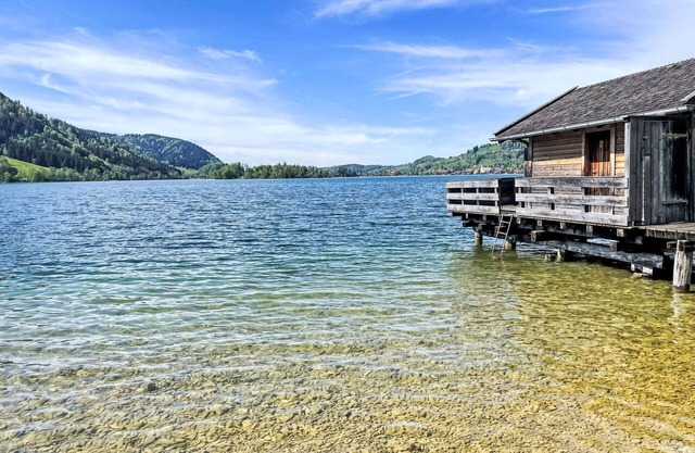 Angenehme Wohnung in einem Ferienhaus mit Klimaanlage, TV, Terrasse, Haustiere erlaubt und Parkplatz