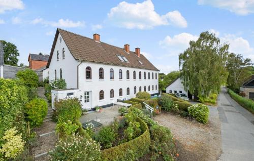 Nice Apartment In Egernsund With Wifi