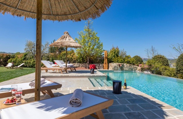 Apartamento en villa con piscina, jacuzzi, WIFI, A/C, TV, veranda, vista panorámica, aparcamiento