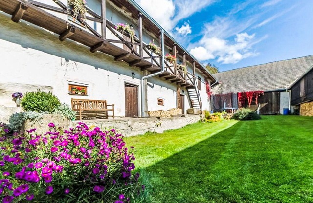 Herrliche Wohnung in einem Ferienhaus mit W-LAN, Pool, TV, Haustiere erlaubt und Parkplatz