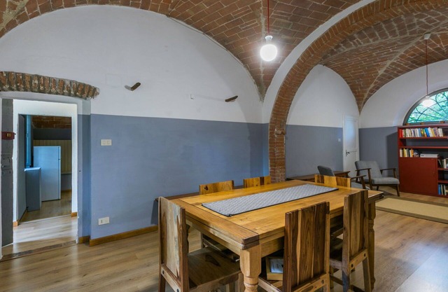 Angenehme Wohnung in einem Ferienhaus mit Pool, W-LAN, Haustiere erlaubt und Parkplatz