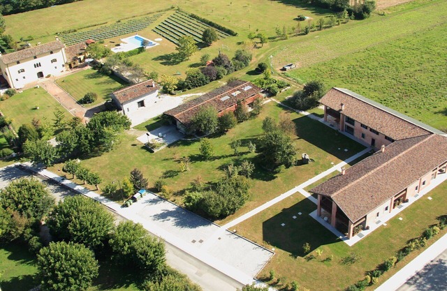 Angenehme Wohnung in einem Ferienhaus mit Pool, Klimaanlage, W-LAN, TV, Terrasse, Parkplatz