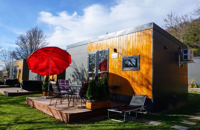 Wohnung in einem Ferienhaus mit W-LAN, Klimaanlage, TV, Terrasse, Haustiere erlaubt, Parkplatz