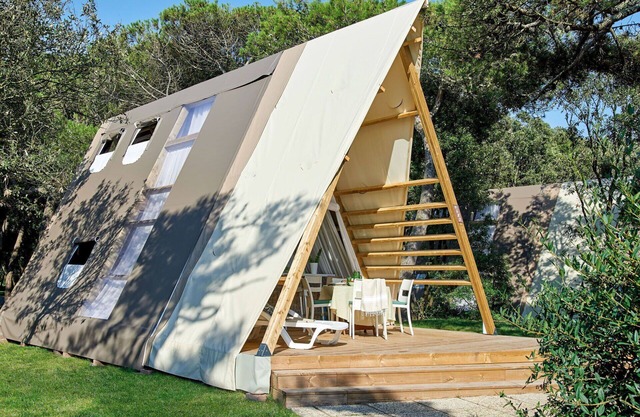 Herrliche Wohnung in einem Ferienhaus für 5 Leute mit Pool, W-LAN, Terrasse und Parkplatz