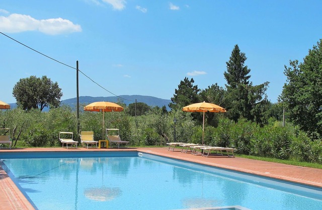 Schöne Wohnung in einem Ferienhaus für 3 Personen mit Pool, W-LAN, TV und Parkplatz