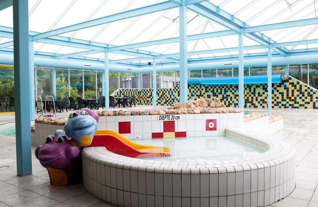 Schöne Wohnung in einem Ferienhaus für 6 Personen mit Pool, W-LAN, TV, Terrasse und Parkplatz