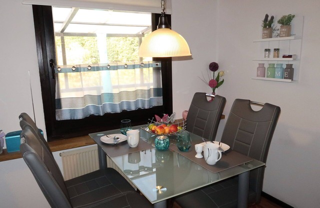 Schöne Wohnung in einem Ferienhaus mit Pool, TV, Terrasse, Haustiere erlaubt und Parkplatz