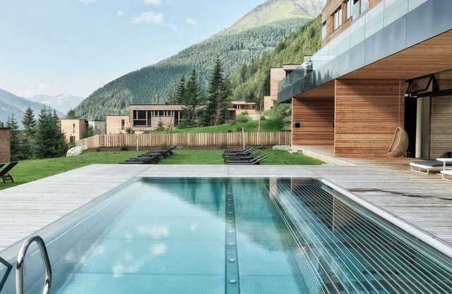 Herrliche Wohnung in einem Ferienhaus für 6 Personen mit W-LAN, Pool, TV, Balkon und Panoramablick