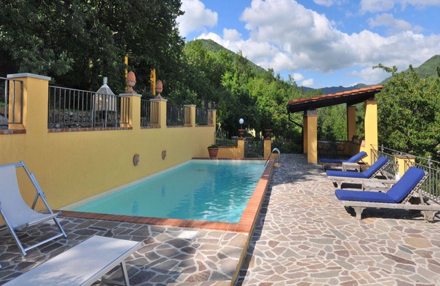 Schöne Wohnung in einem Ferienhaus mit W-LAN, Pool, Klimaanlage, Panoramablick, Parkplatz