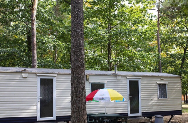 Herrliche Wohnung in einem Ferienhaus mit W-LAN, Pool, TV, Haustiere erlaubt und Parkplatz