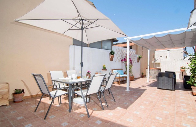 Hermoso apartamento para 2 personas con WIFI, TV, patio y aparcamiento