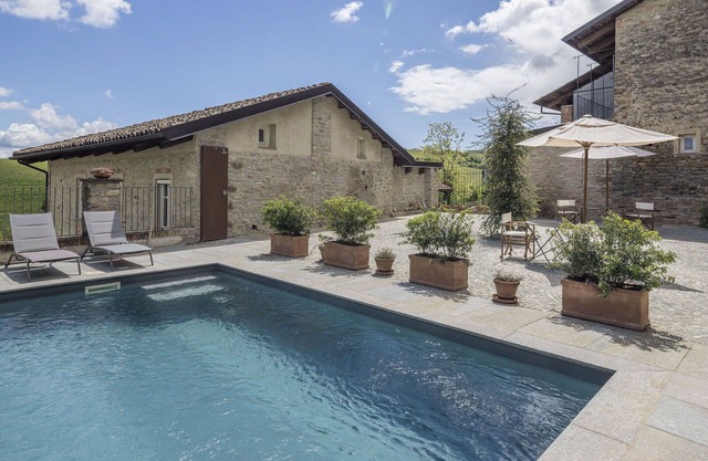 Gemütliche Wohnung für 4 Gäste mit Pool, W-LAN, bei Alba