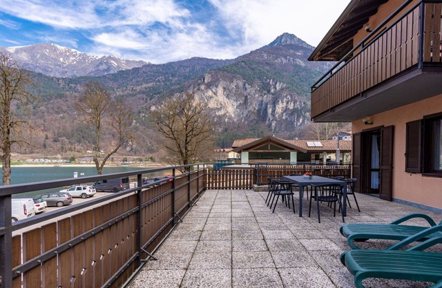 Schöne Wohnung für 5 Gäste mit W-LAN, TV, Terrasse, Haustiere erlaubt und Parkplatz