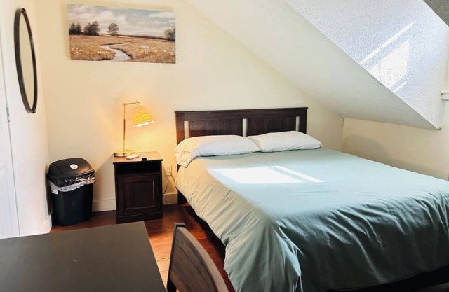 Nice apartment near Whole Foods, Brown University, Miriam Hospital, Downtown