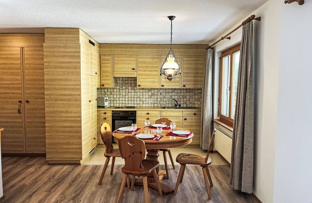 Angenehme Wohnung mit Pool, W-LAN, TV, Balkon, Haustiere erlaubt, Panoramablick und Parkplatz