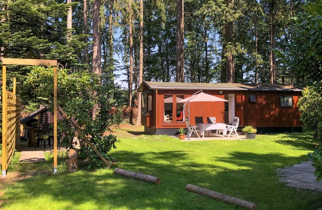Nice chalet in Gelderland with a large garden in the forest
