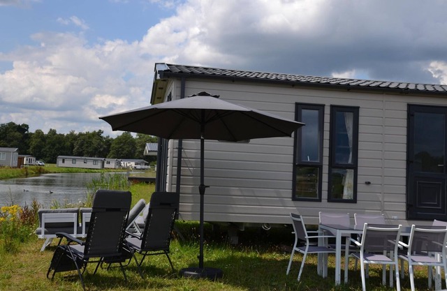 Nice chalet on a luxury resort in Vlaanderen