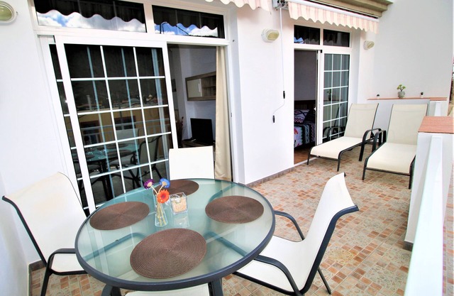 Schöne, komfortable und geräumige Wohnung mit schöner Aussicht, "das Meer" im Hintergrund